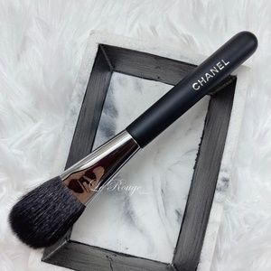 Chanel #4 blush / highlighter makeup brush